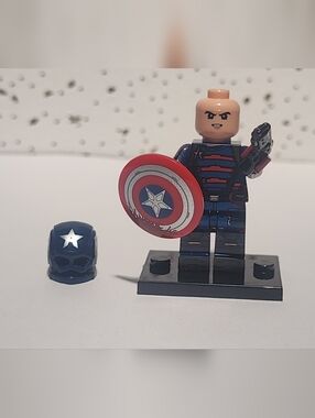 Captain America Marvel Serie 1 Custom lego minifigure with stand